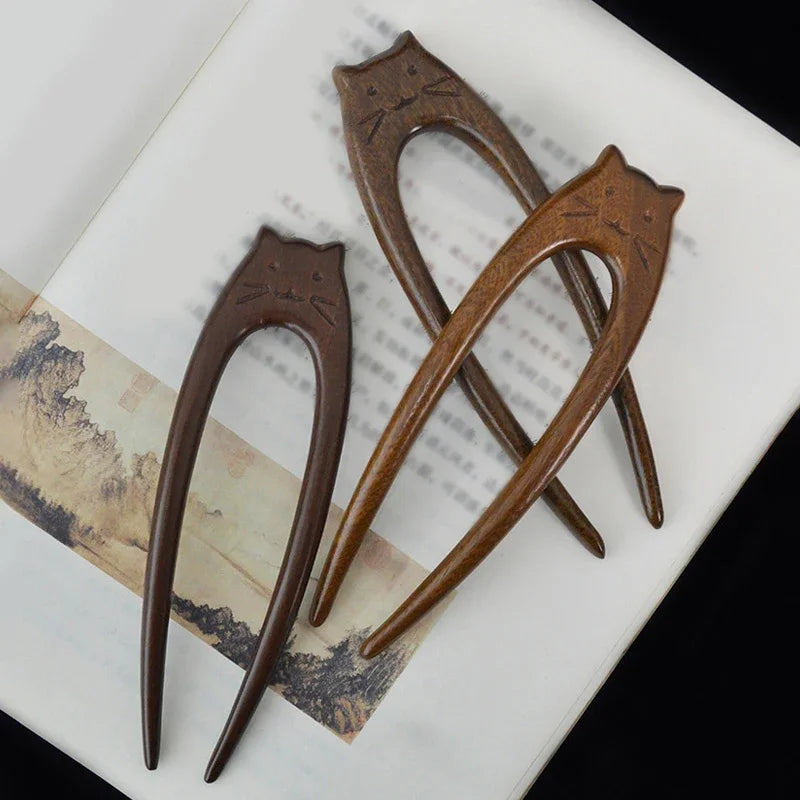 Horquilla de Madera: El Espíritu del Gato Guardián