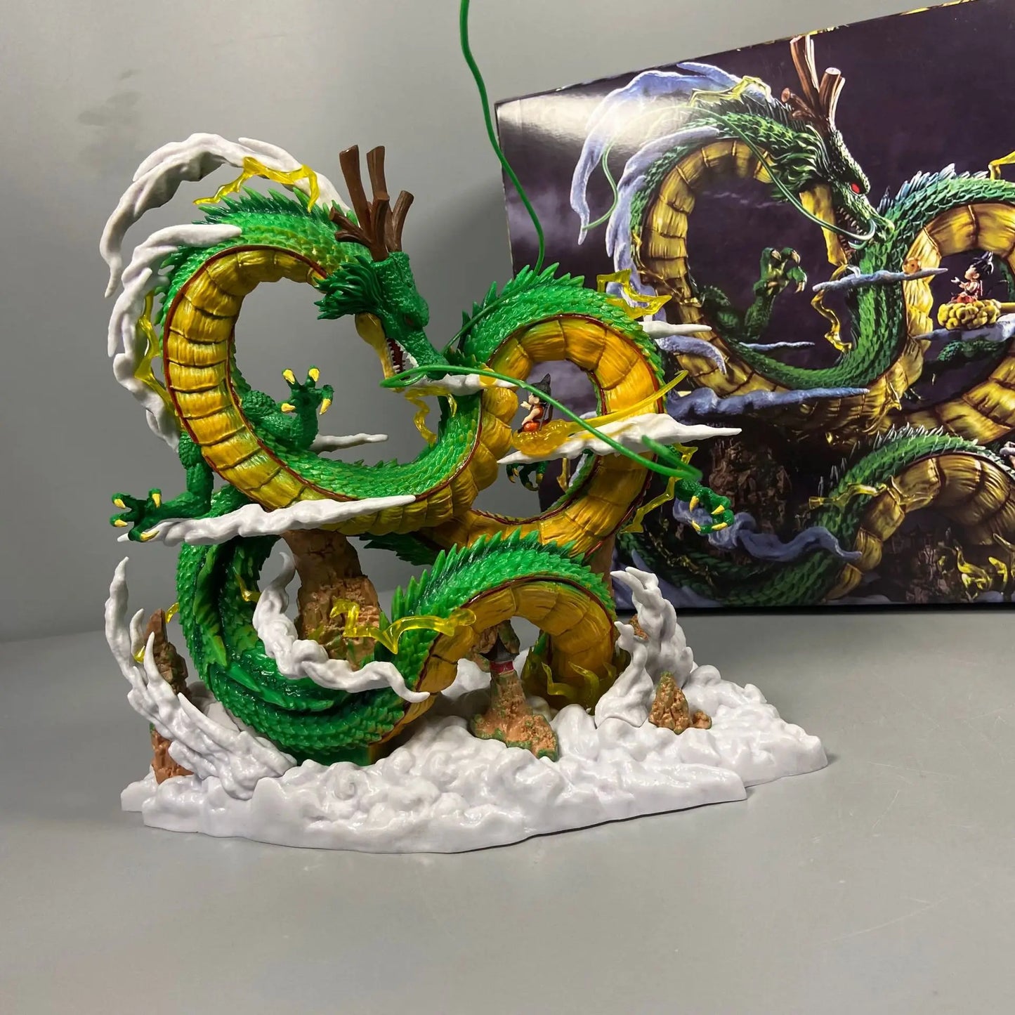 Dragon Ball: Goku y Shenron Figura