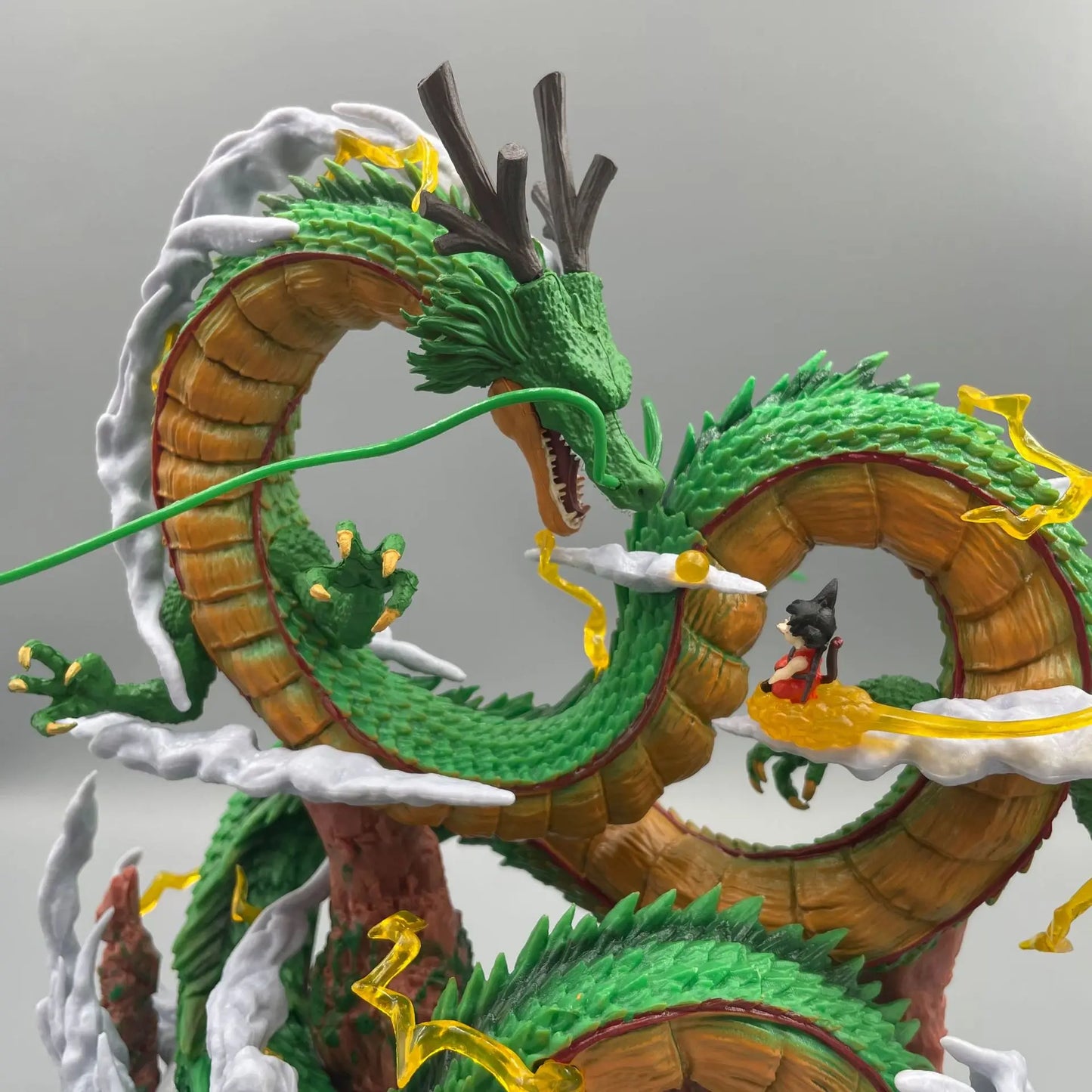 Dragon Ball: Goku y Shenron Figura
