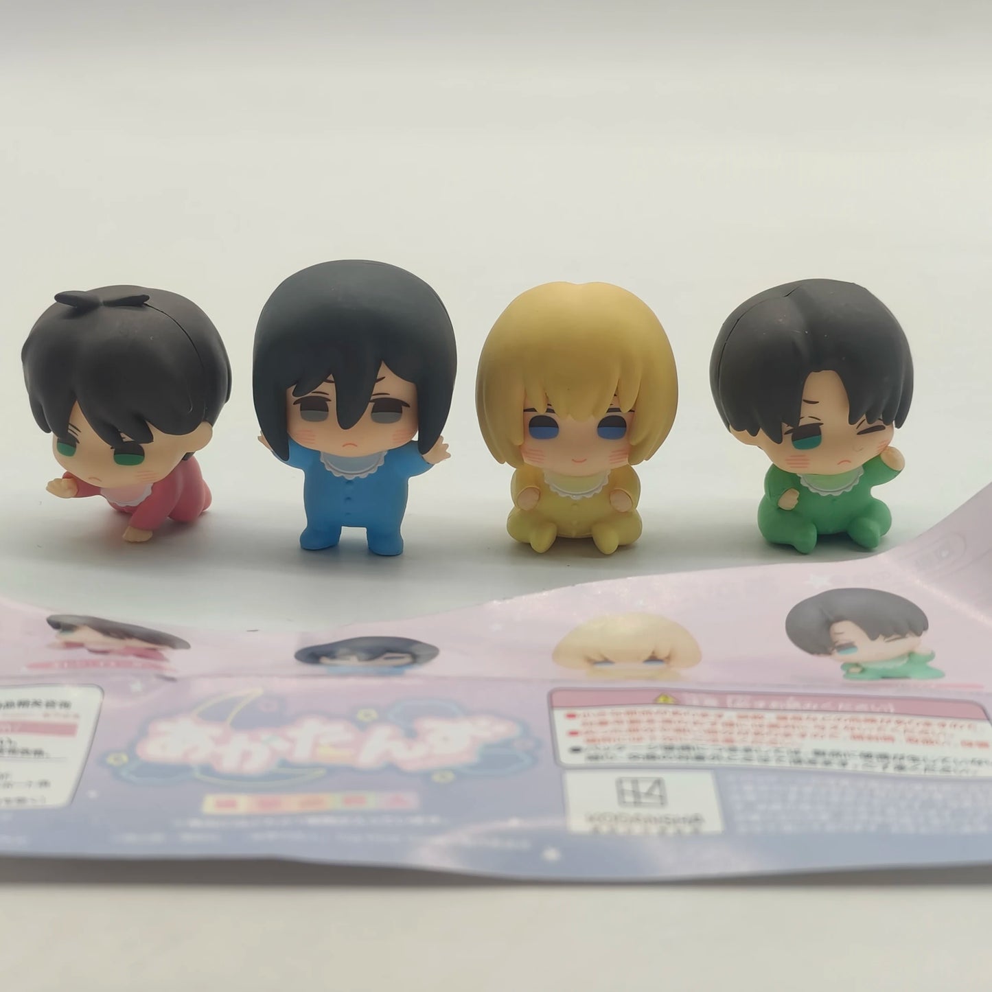 Attack on Titan: Figuras Gachapon Mini Bebés
