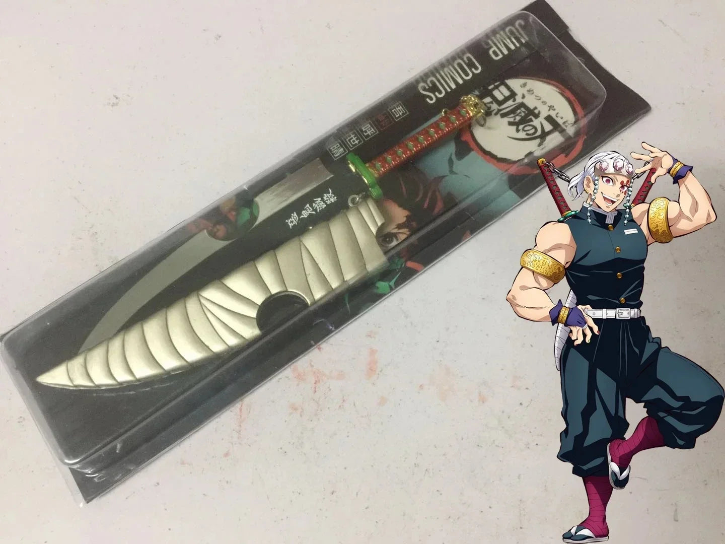 Kimetsu no Yaiba: Katanas pequeñas exhibición [25cm]