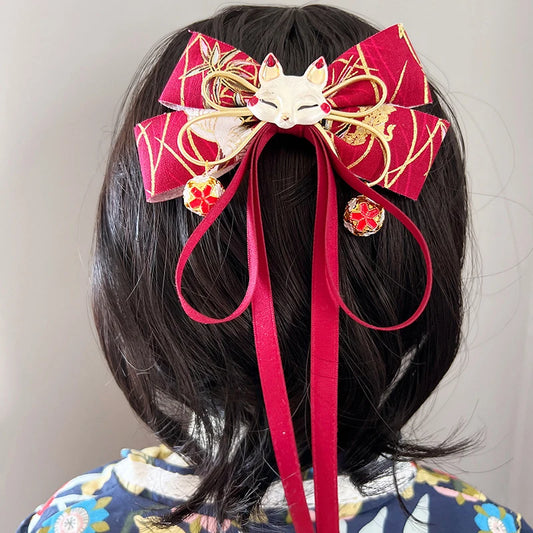 Pasador Kitsune: El Guardián del Lazo Carmesí