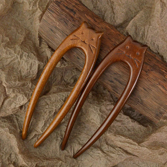 Horquilla de Madera: El Espíritu del Gato Guardián